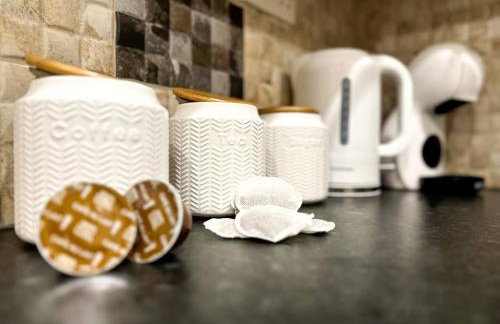 Joyful Jungle Jewel wBalcony & Foozeball-Ferndale - Foto 28