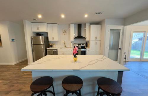 5 Star Stay Large Remodeled Modern 4BR Near UNT and TWU Sleeps 10 - Foto 11