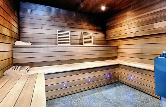 Beautiful Villa with Heated Outdoor Pool, Sauna, Hot Tub in Forest - Photo 16