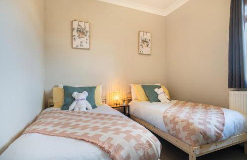 Stylish 3 Bed House-Free Parking - by Holiday Homes - Photo 11