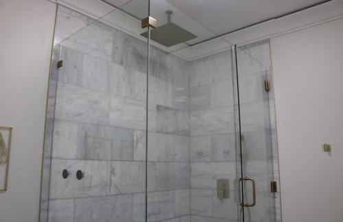 The Luxe Building- 2 Bedroom Apartment in Metropolis - Photo 22