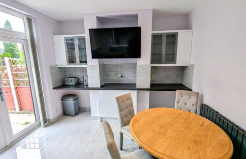 Recently renovated 4 bed home - Foto 6