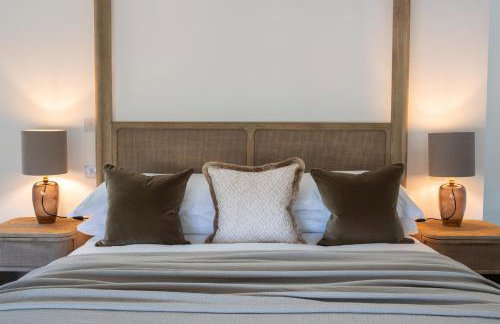 Pass the Keys Bond-villain Style Home with Panoramic Views - Foto 7