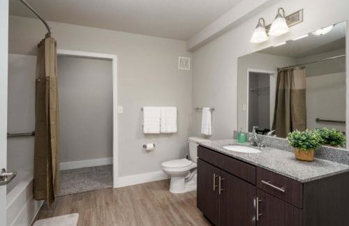 5th Quarter at Watercress- 0 9 Miles to UA- 2 BR 2 BA- Riverfront - Foto 26