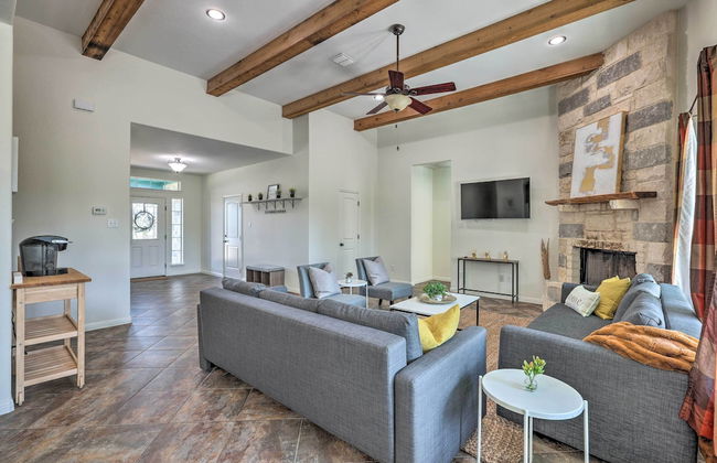 Gorgeous Luxury Home With Hot Tub Just 3 Miles to Dtwn! - Foto 23