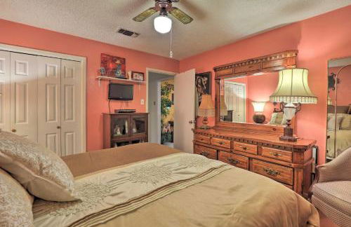 2 Mi to Lake Arlington Spacious Escape with Deck - Foto 16