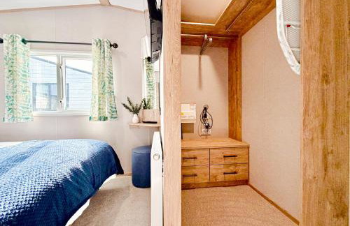 The Retreat - An Luxurious Caravan in Towyn, Wales - Photo 19