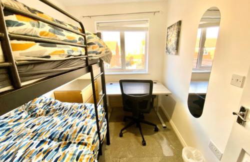 4 Bed House with Driveway Parking for 2 Cars - Rugby - Sleeps 10! Perfect for groups! - Foto 3