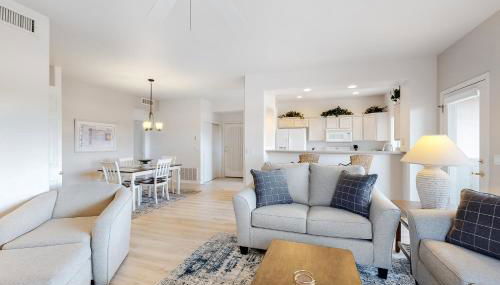 Renovated condo with updated floors, pool, hot tub & mountain views - Foto 3