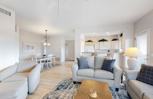 Renovated condo with updated floors, pool, hot tub & mountain views - Foto 3