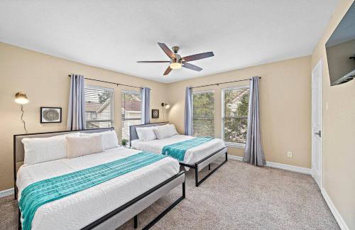 Nr DT, Med Center, Midtown Sleeps 16 Game Room - Photo 31