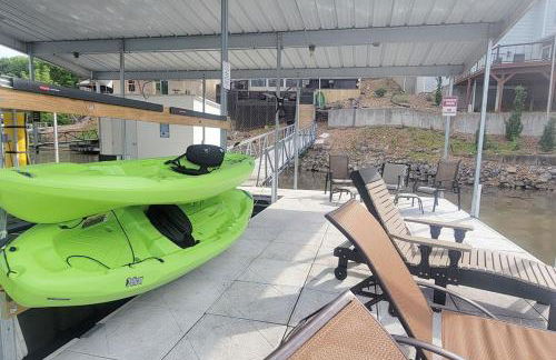 Lakefront Family Retreat w/ Views, Boat Slip - Foto 63