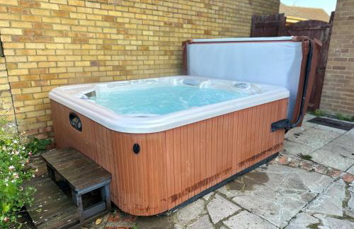 Kennedy Villa - 5 Bedroom House with Hot Tub, WiFi, Free parkings, Close to Bicester Village - Foto 46