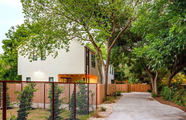 5 000 SQ FT Private 10br Compound DT 6 Min Drive - Photo 63