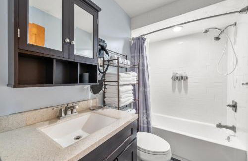 5MIN walk NYC Train Massage Chair Sleeps 12Plus - Foto 23