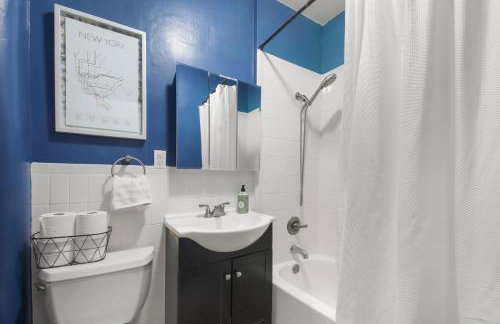 The Vic 3-BR Quick NYC Access & Parking - Foto 15