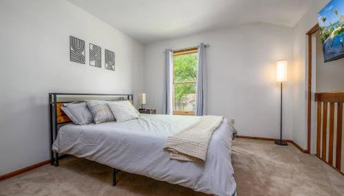 Quiet 2-Bedroom Condo with Garage and Fast Wi-Fi - Foto 5