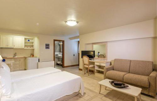 Mare Monte Luxury Suites - Photo 2