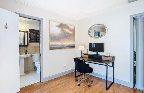 Poolside Paradise with Basketball Court - Foto 21