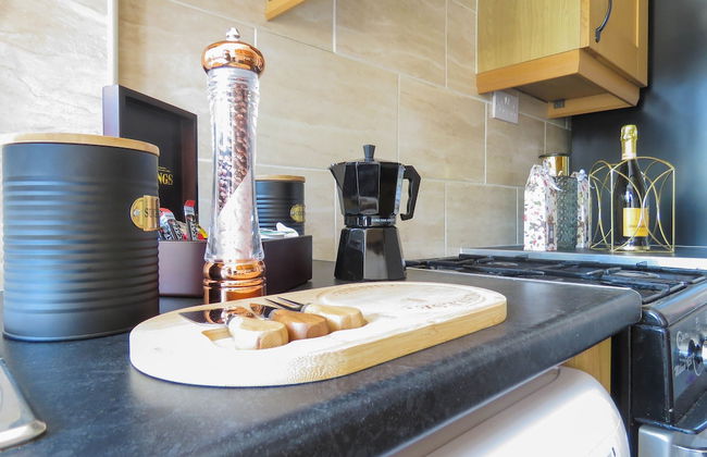 Tudors eSuites 4 Bedroom House with Garden & 9 Beds - Foto 33