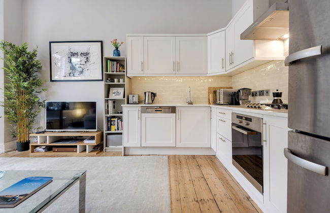 Contemporary Clapham Home Near Wandsworth Common - Photo 8