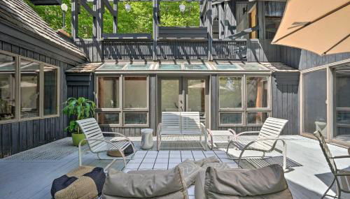 Luxe Plymouth Chalet with Indoor Pool and 3 Decks! - Foto 3