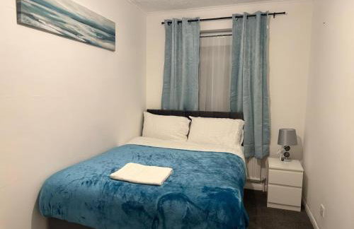 Bella Homes-Spacious 4 bedroom Modern Town house Romford - Foto 7