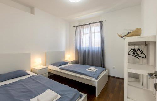 Central Park Apartment with Terrace - Photo 13