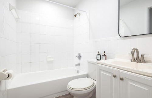 Comfy 2BR Apartment Near Las Olas with Patio, BBQ and FREE PARKING - Foto 4