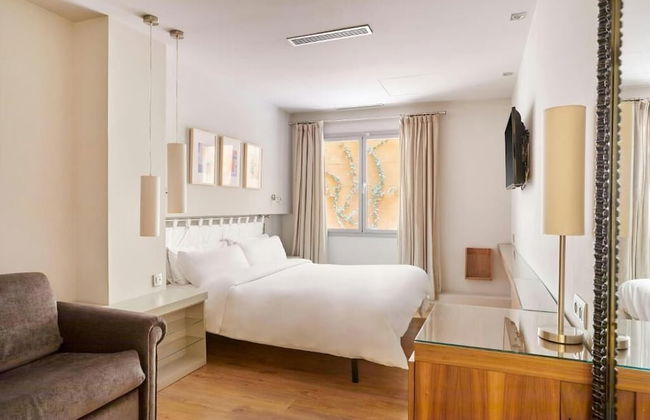 Vasanta Hotel - Photo 4