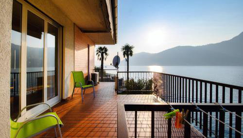 Casa Cotima by Quokka 360 - Lakefront Terrace In Campione - Foto 2