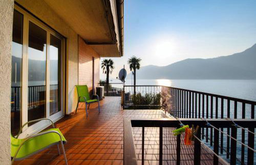 Casa Cotima by Quokka 360 - Lakefront Terrace In Campione - Foto 2