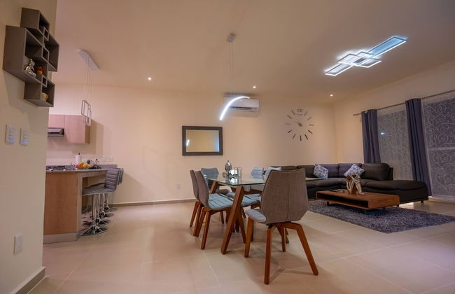 Luxury Apartment With Poll - Photo 11