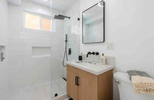 Brand New Ocean-View Beach Home Steps to the Sand! - Foto 20