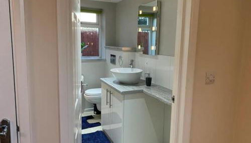 Self Contained - Own Entrance - Photo 4