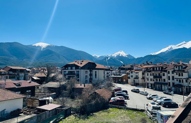 Central Art Apartment in Bansko With Mountain View - Photo 15