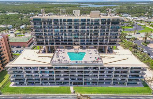 New dog-friendly Listing! Updated direct oceanfront with spacious balcony and heated pool - Foto 58