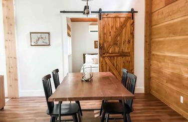 Lakeside Cabin - Serene Retreat with Lake Monroe Views and Wraparound Deck in Brown County - Foto 12