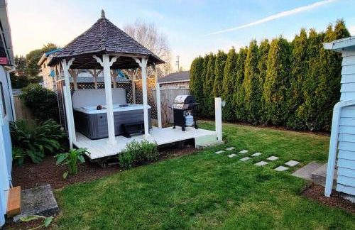 Cozy 2 Bedroom Home, Private Backyard with Hot Tub - Foto 7