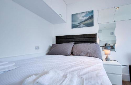 Comfy and Convenient Studio Suite Lewisham with Free street parking, WIFI and quick access to central London Sleep 3 - Photo 13