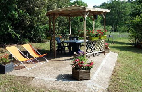 Maison de campagne proche de la Dordogne avec grand jardin et cheminée - FR-1-616-61 - Foto 1