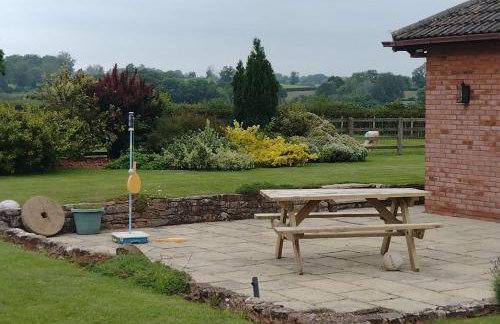 Hilltop Bungalow for a Spacious Country Break - Foto 15