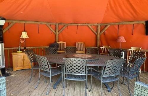 3 Bedroom Lodge Hotub pool in Horsley Surrey UK - Photo 48