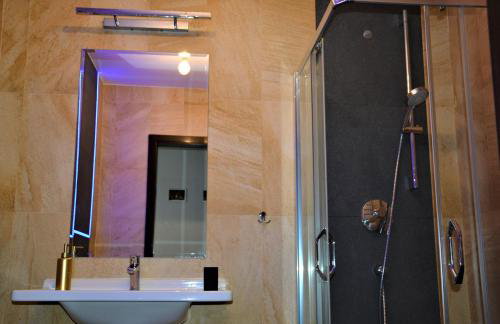 My Universe Mezzanine Apartment Tęczowe Wzgórze - Photo 18