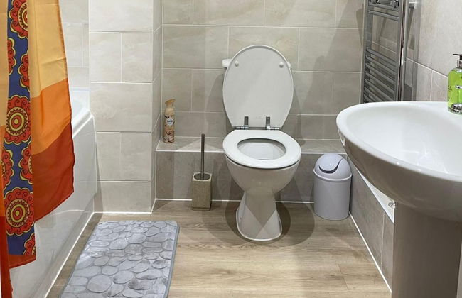 Apartment - Sleeps 4 - Parking - Wifi - Photo 8