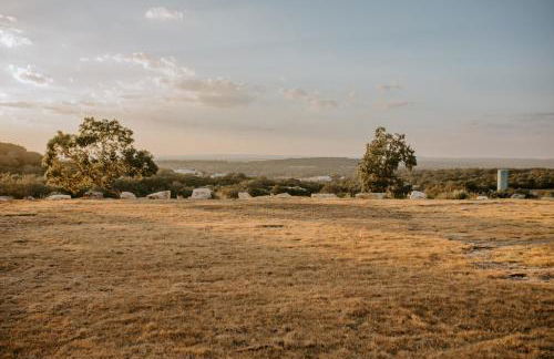 Hummingbird Haus - Hill country views on 20 acres with firepit - Photo 7