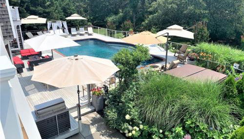 The J Luxury Villa - Southampton Poolside Retreat with Sauna - Foto 4, Garden, sunbed