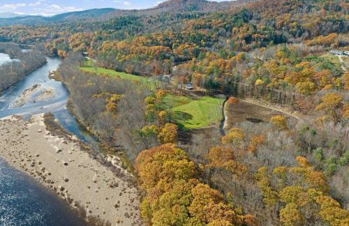 RiverNest - 1700 feet of Private Frontage on the Pemi River - 25 Acres, Sleeps 16, Close to Golf, Skiing, Hiking - Foto 2