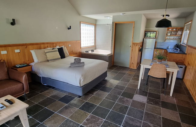 D'Altons Studios - Photo 2