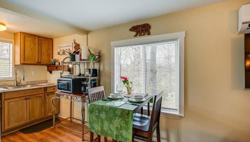 Fireside Relaxation Pet-Friendly Whittier Getaway - Foto 5